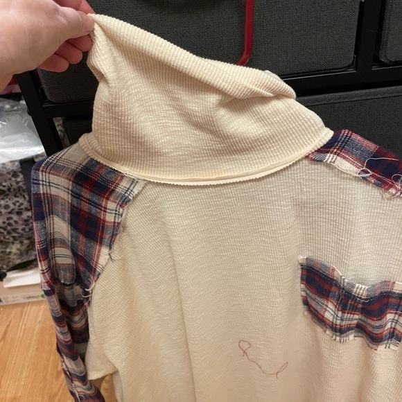 POL White and Plaid Long Sleeve Top - Picture 14 of 16